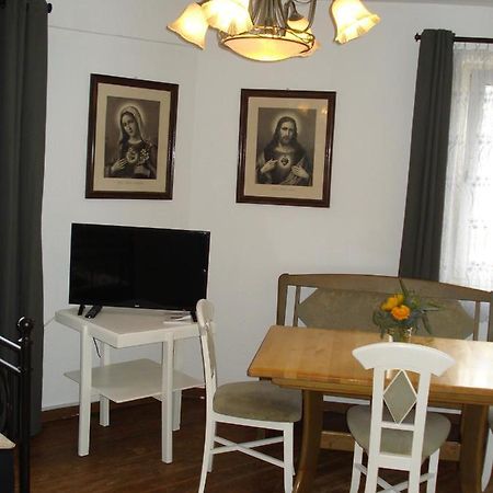 Appartement 25 Qm Mit Bad An Der Mosel - Naehe Koblenz ดีบลิค ภายนอก รูปภาพ